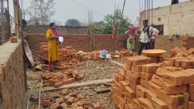 Photo of मोहला….तकनीकी सहायक हिना भंवर ने प्रधानमंत्री आवास योजना का निरीक्षण किया