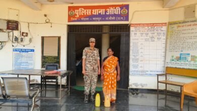 Photo of थाना प्रभारी सुशील त्रिपाठी के नेतृत्व में औंधी पुलिस ने की अवैध शराब पर कारवाही