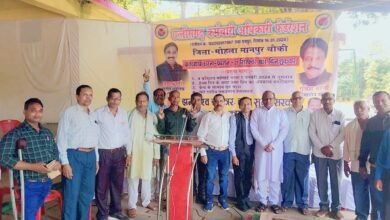 Photo of डी.ए. व एच. आर. ए. के लिए कर्मचारियों व अधिकारियों ने लगाए नारे