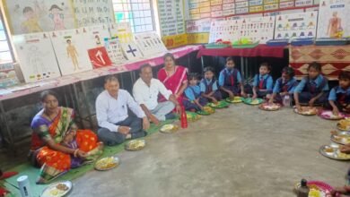 Photo of मोहला ब्लाक के क्षेत्र धोबेदण्ड की शिक्षिका ने अपने जन्म दिन पर बच्चो को कराया न्योता भोज