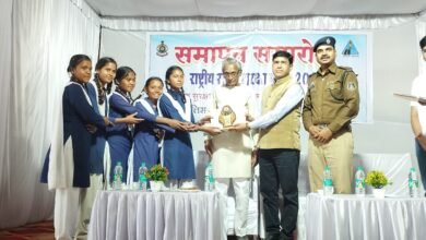 Photo of पुलिस अधीक्षक ‌  यशपाल सिंह के निर्देशन में 36 वां राष्ट्रीय सड़क सुरक्षा माह 2025 का गणमान्य नागरिक एवं स्कूल/ कॉलेज के छात्र- छात्राओं के उपस्थिति में हुआ आज समापन समारोह संपन्न 