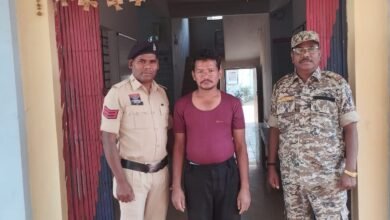 Photo of थाना खड़गांव पुलिस द्वारा हत्या के मामले का खुलासा करते हुये हत्यारे पुत्र को गिरफ्तार किया