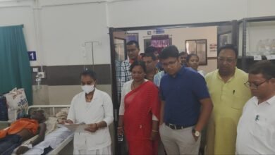 Photo of मोहला अनुविभागीय अधिकारी राजस्व   हेमेंद्र भूआर्य एवं जिला पंचायत अध्यक्ष  नम्रता सिंह के द्वारा नगर पंचायत अंबागढ़ चौकी स्थित सामुदायिक स्वास्थ्य केंद्र का निरीक्षण