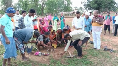 Photo of मोहला मानपुर विधायक इंद्रशाह मांडवी गंवई बईठका में पहुंचे सिवनी में ग्रामीणों की सुनी समस्याएं