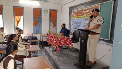 Photo of मोहला मानपुर अंबागढ़ चौकी पुलिस द्वारा धरती आबा जनभागीदारी अभियान (15 जून 15 जुलाई 2025) के दौरान सामुदायिक सहभागिता को मजबूत करने जनजातीय क्षेत्रों में  किया गया जागरूक।