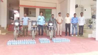 Photo of पाटनखास थाना प्रभारी गणेश यादव के नेतृत्व में महाराष्ट संत्री दारू पर ताबड़तोड़ कार्यवाही किया गया