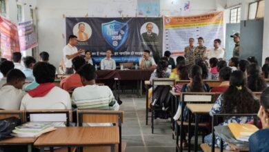 Photo of मोहला साइबर सेल प्रभारी राजीव तिवारी के नेतृत्व में    साइबर जागरूकता कार्यक्रम के तहत लोगों को ऑनलाइन ठगी एवं साइबर अपराध से बचाव हेतु पोस्टर, बैनर के माध्यम से की दी गई जानकारी