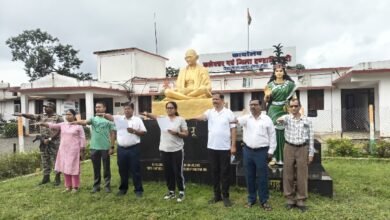 Photo of कलेक्टर  तूलिका प्रजापति ने की जिला कार्यालय की सफाई, दिया स्वच्छता का संदेश
