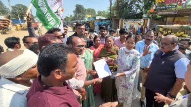 Photo of जिला मोहला मानपुर अंबागढ़ चौकी के  कांग्रेसी सहित ग्रामीणों ने एन एच 930 मे किया चक्काजाम