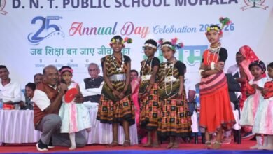 Photo of मोहला डी. एन. टी. पब्लिक स्कूल के 25वें वार्षिकोत्सव के अवसर पर स्व.  धर्मनाथ तिवारी जी की स्मृति-प्रतिमा का अनावरण