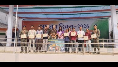 Photo of जिला कलेक्टर एवं पुलिस अधीक्षक मोहला मानपुर अंबागढ़ चौकी द्वारा मोहला के परेड मैदान में आज ड्राइवर्स डे (सारथी दिवस) के अवसर पर 9 ड्राइवरों को मेडल एवं प्रमाणपत्र प्रदान कर सम्मानित करते हुए शुभकामनाएं दी गईं।