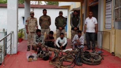 Photo of थाना प्रभारी संजय  यादव के नेतृत्व में खड़गांव पुलिस द्वारा चोरी के मामले का खुलासा करते हुये आरोपींयों को किया गिरफ्तार