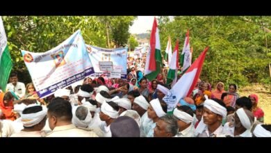 Photo of मोहला ….ड्राइवर की बरहम पीटाई और हत्या के मामले में हजारों आदिवासी उतरे सड़क पर 