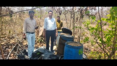 Photo of जंगल में अवैध महुआ शराब और लाहन बरामद, अज्ञात के खिलाफ मामला दर्ज